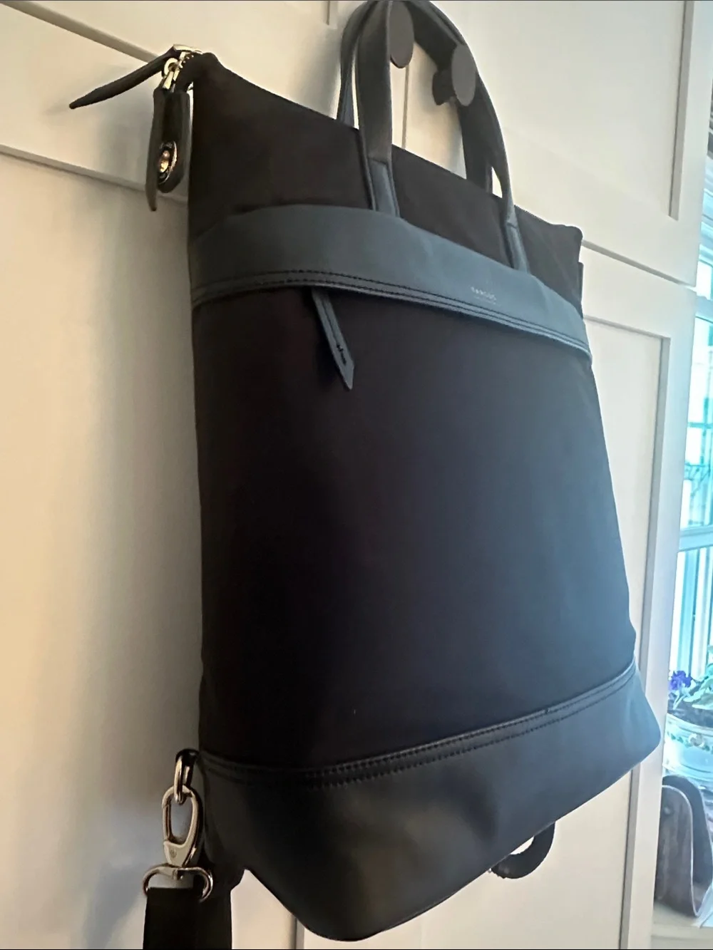 TARGUS NEWPORT CONVERTIBLE LAPTOP BACKPACK